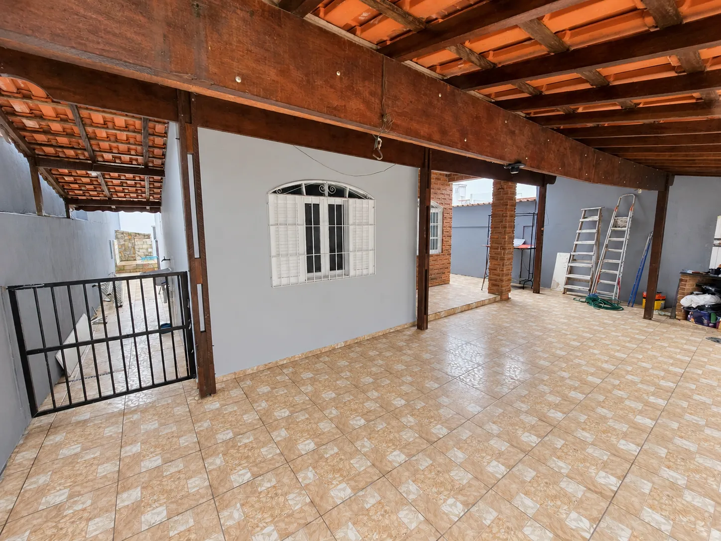 Casa 3 Dorms.  Isolada com Piscina